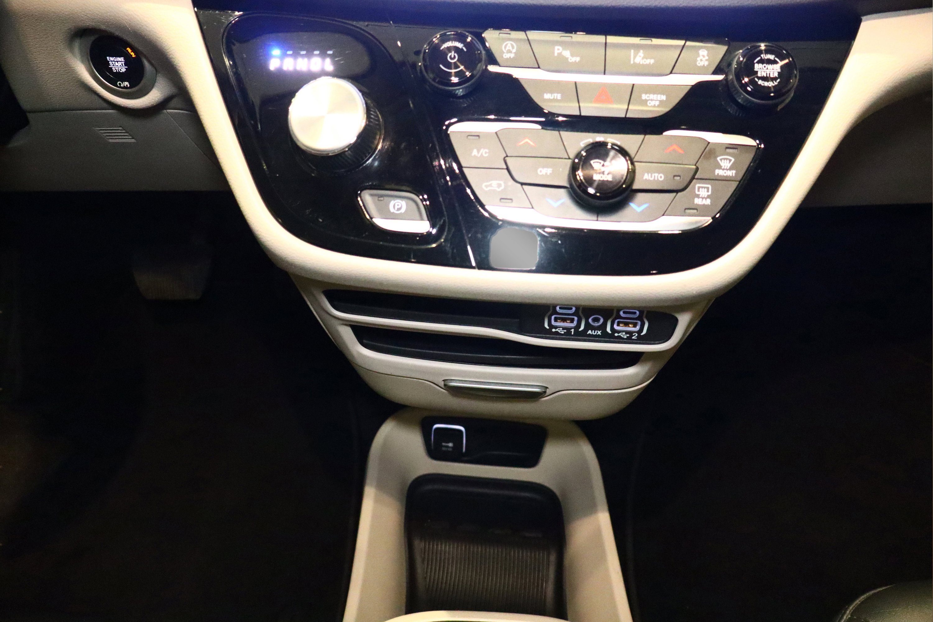 Used 2024 Chrysler Pacifica Touring-L image 29