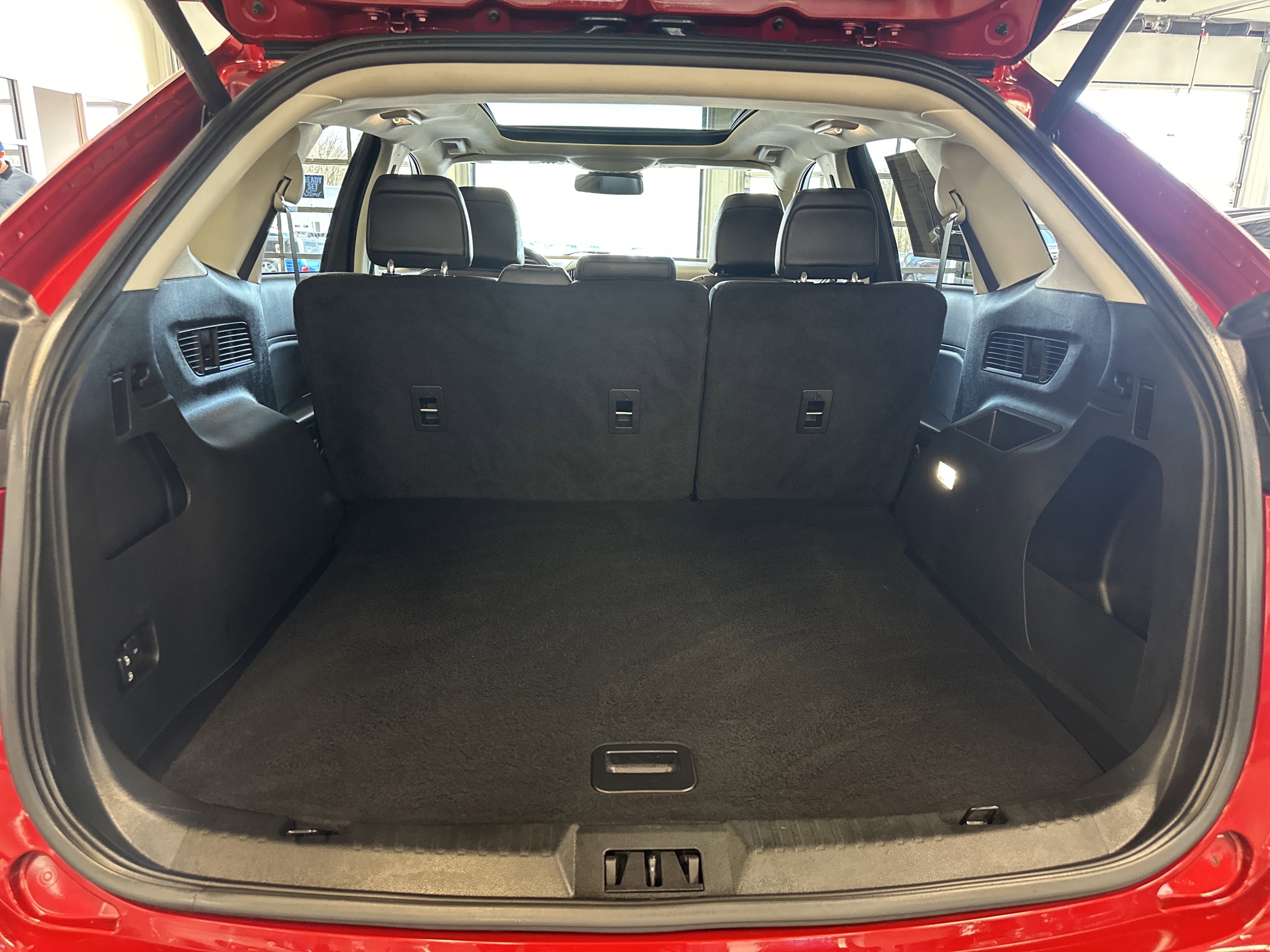 Used 2024 Ford Edge SEL w/ Convenience Package image 7