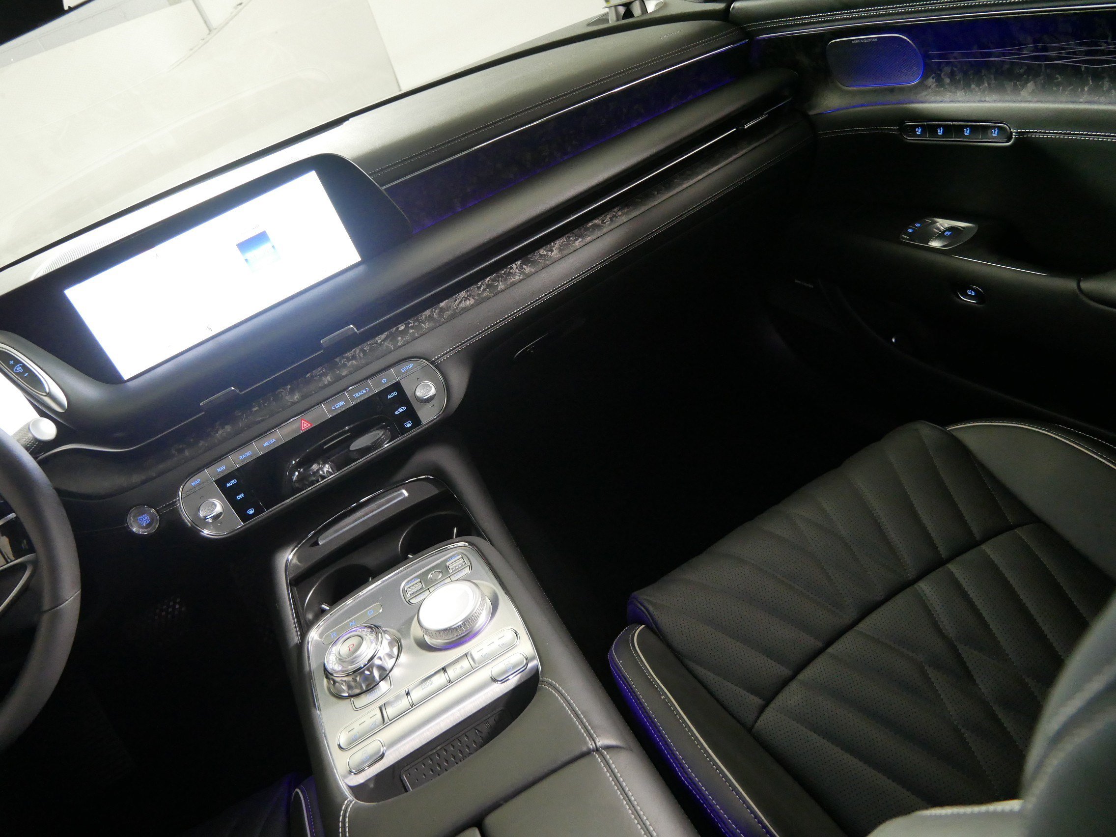 Certified 2024 Genesis G90 3.5T AWD/4WD image 11
