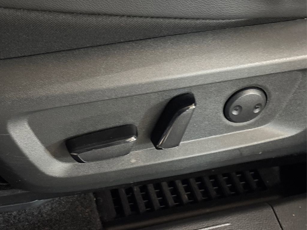 Used 2023 Nissan Rogue SL w/ SL Premium Package image 33