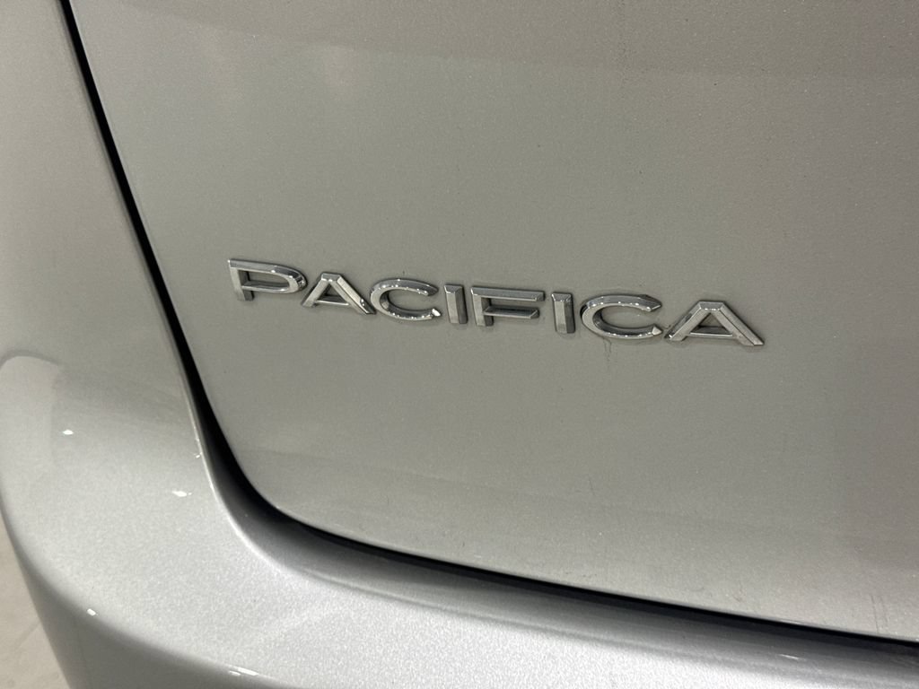 Used 2024 Chrysler Pacifica Limited FWD image 34