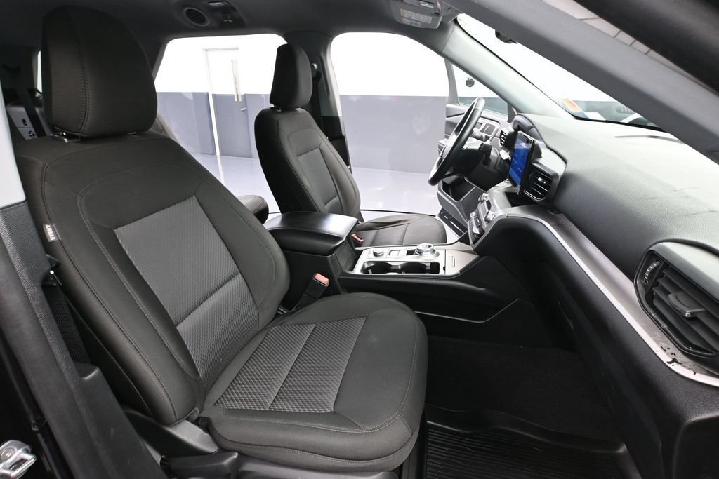 Used 2023 Ford Explorer XLT AWD/4WD image 48