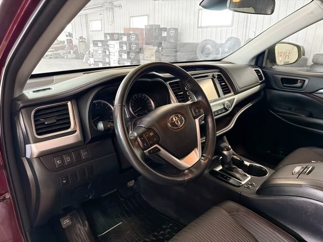 Used 2018 Toyota Highlander LE AWD/4WD image 8
