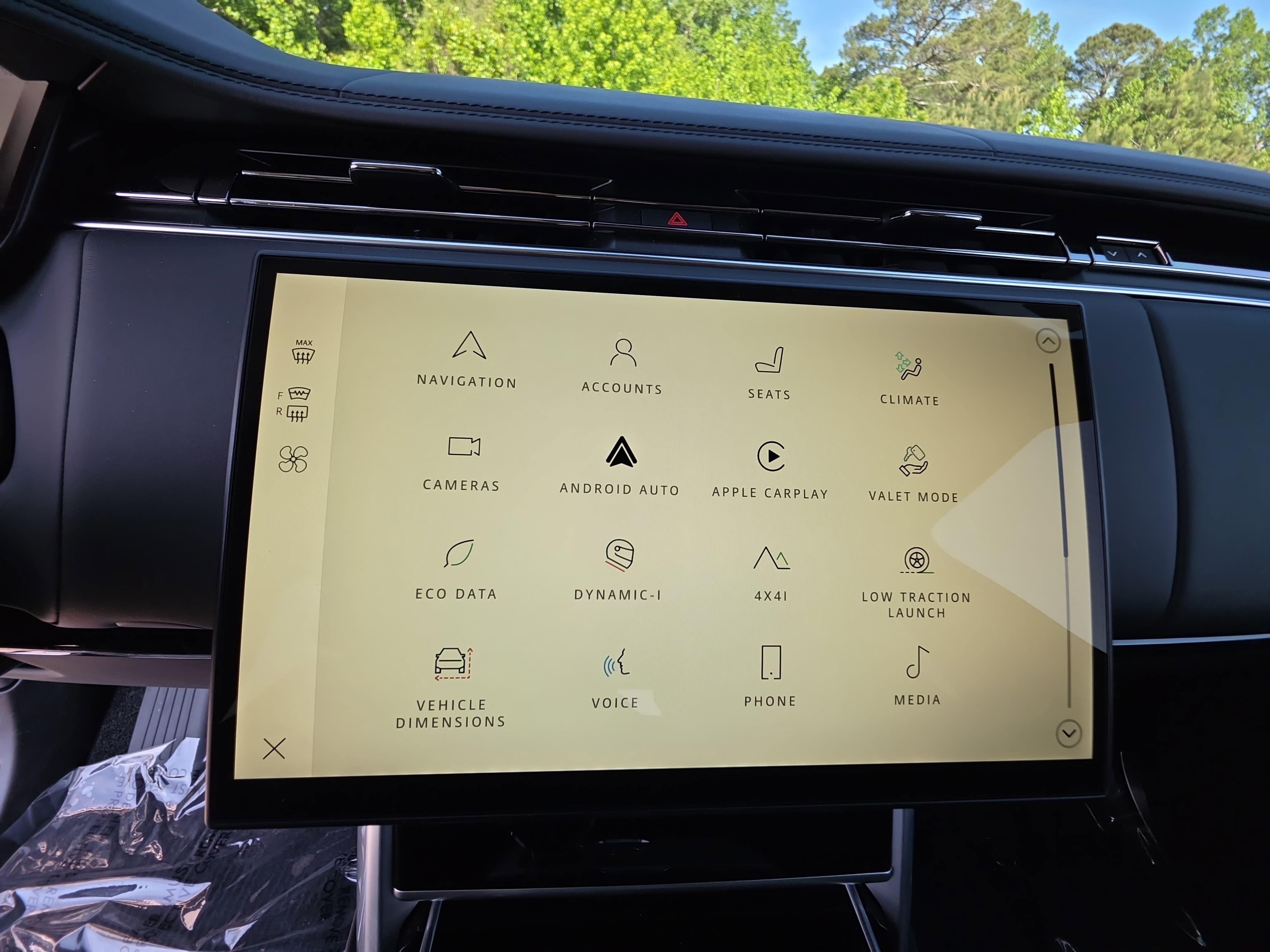 Certified 2024 Land Rover Range Rover Long Wheelbase Autobiography AWD/4WD image 24