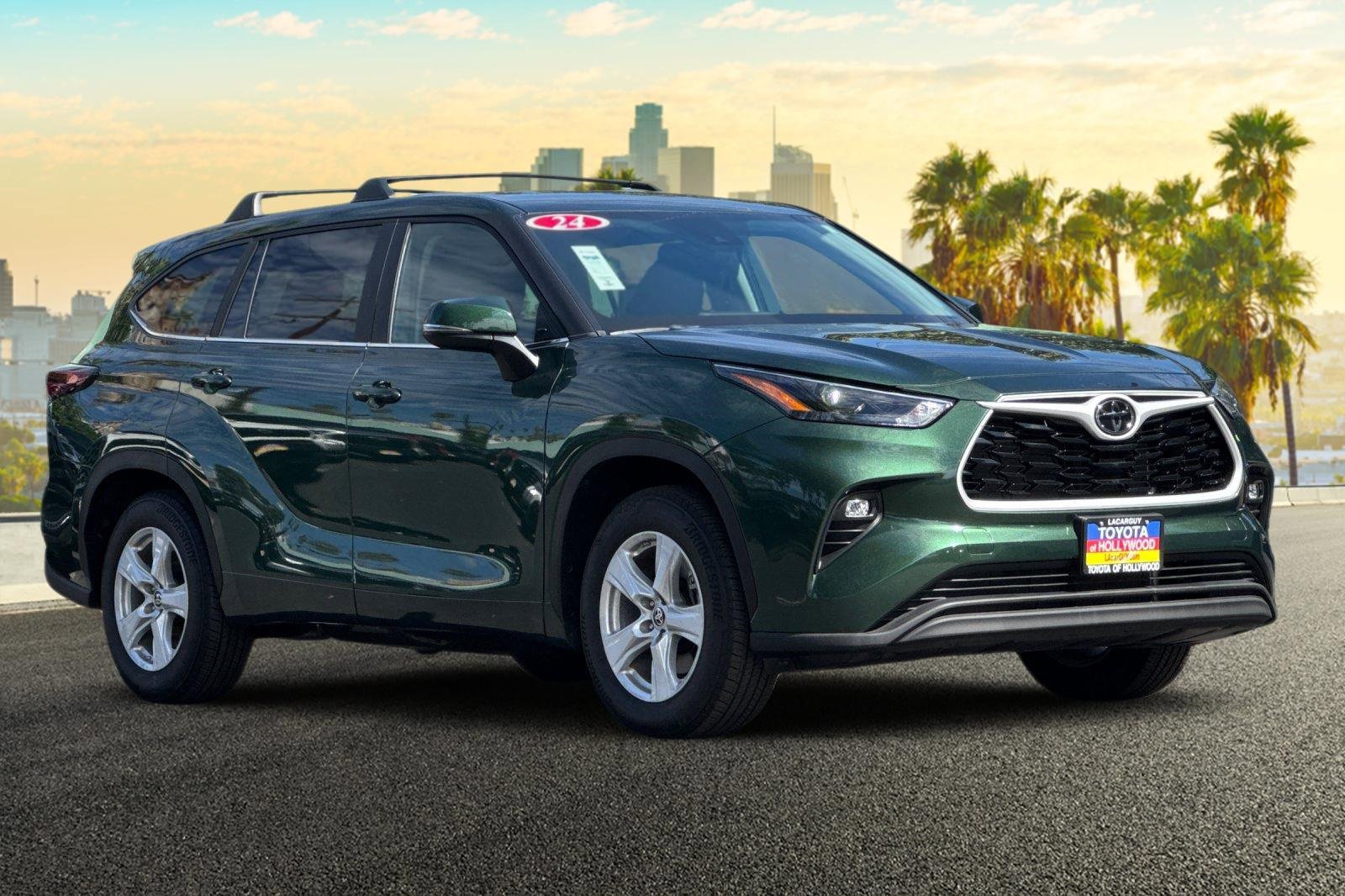 Used 2024 Toyota Highlander LE image 2