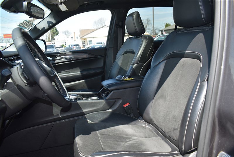 Used 2023 Jeep Grand Cherokee L Laredo AWD/4WD image 10