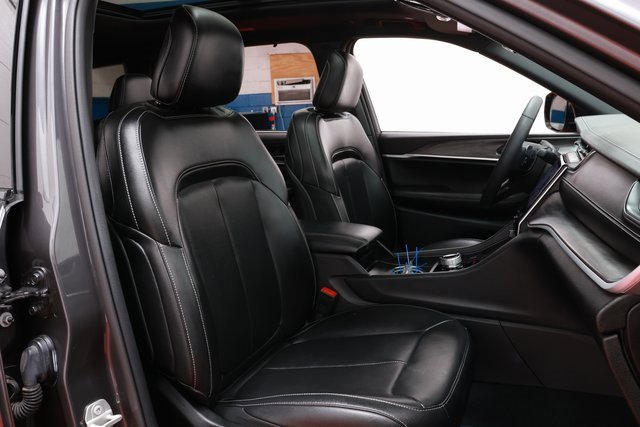 Used 2024 Jeep Grand Cherokee L Limited w/ Luxury Tech Group II image 15