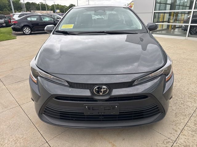 Used 2025 Toyota Corolla LE FWD image 2
