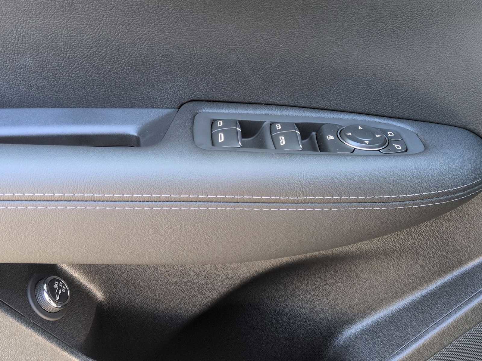 New 2025 Cadillac XT5 Luxury image 11