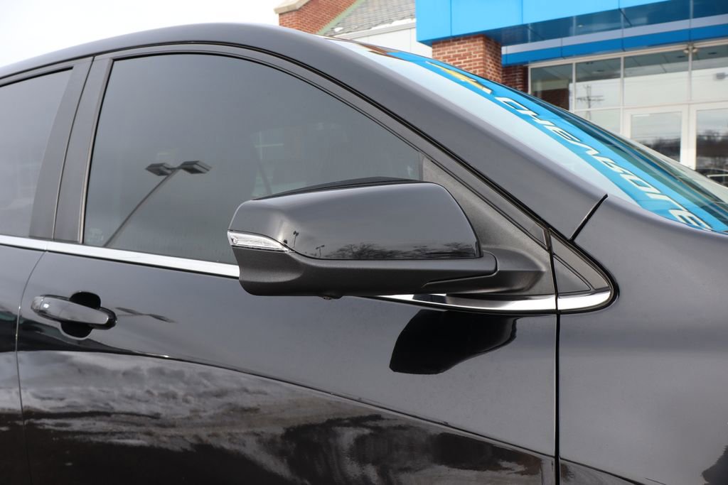 Used 2024 Chevrolet Equinox LT image 2