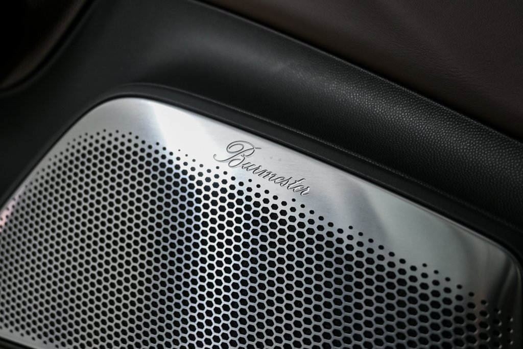 New 2025 Porsche Macan Turbo Electric image 6