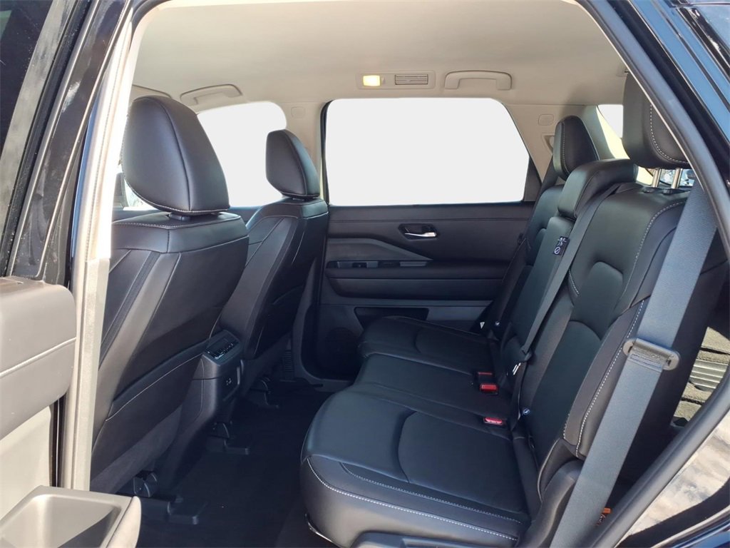 Used 2024 Nissan Pathfinder SL image 10