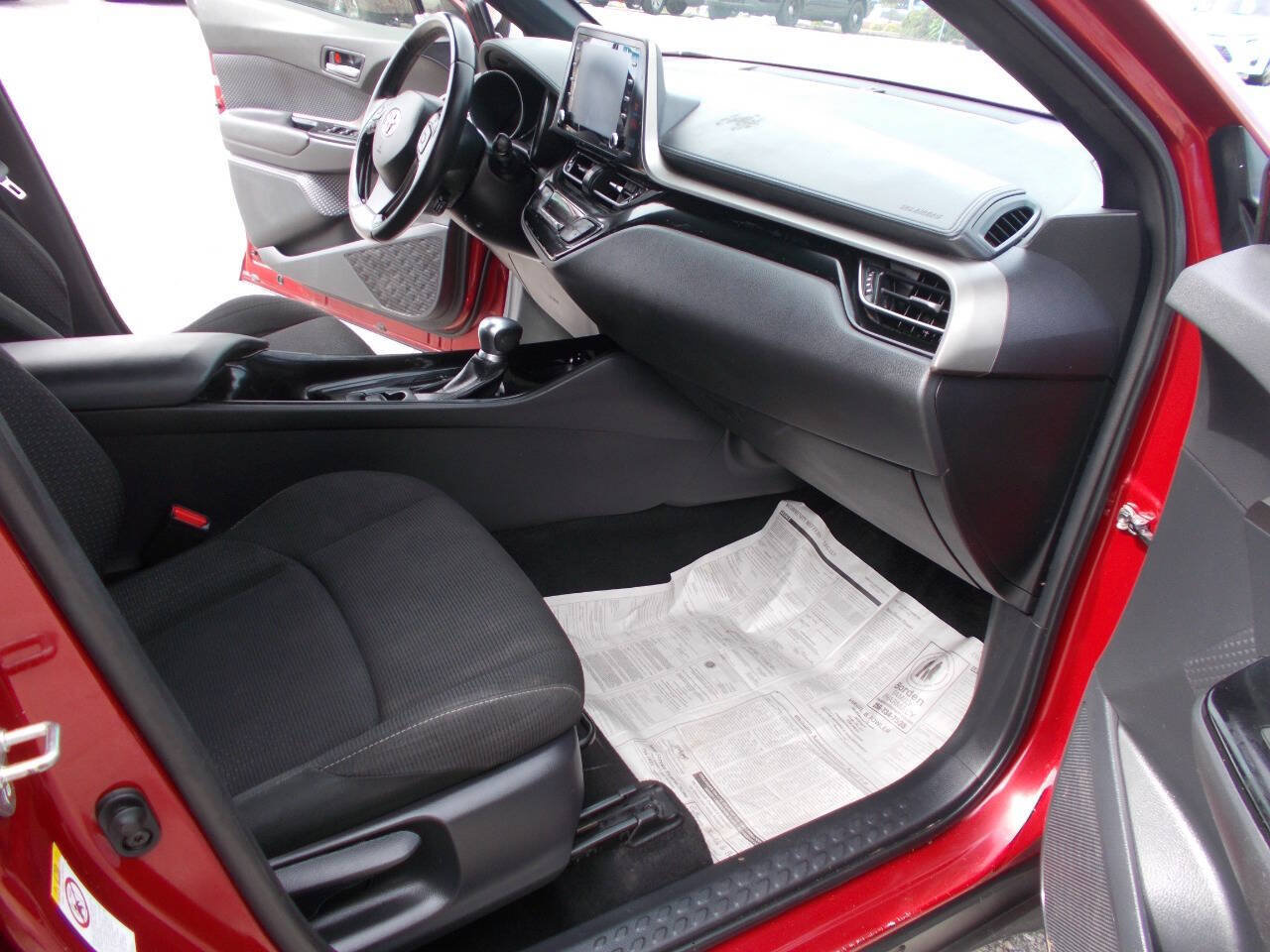 Used 2019 Toyota C-HR XLE FWD image 10