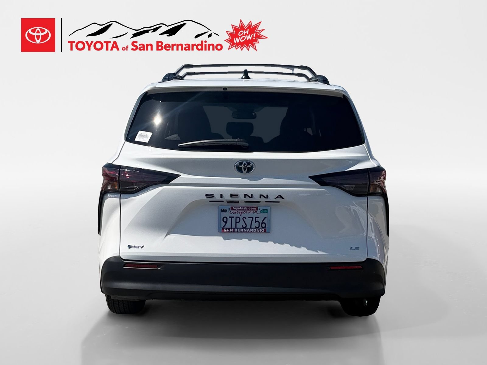 Used 2025 Toyota Sienna LE w/ LE Plus Package FWD image 4