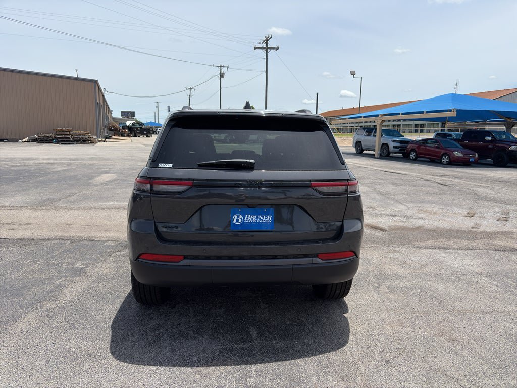 New 2026 Jeep Grand Cherokee Limited w/ Limited Altitude Package AWD/4WD image 6