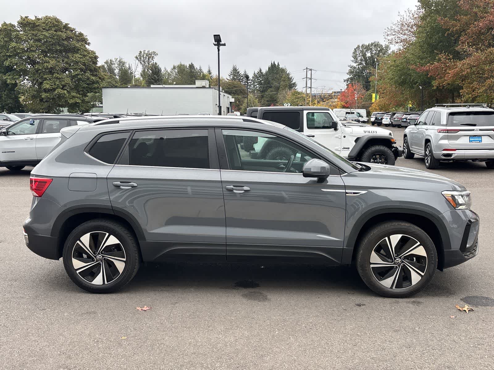 Used 2024 Volkswagen Taos SE AWD/4WD image 6