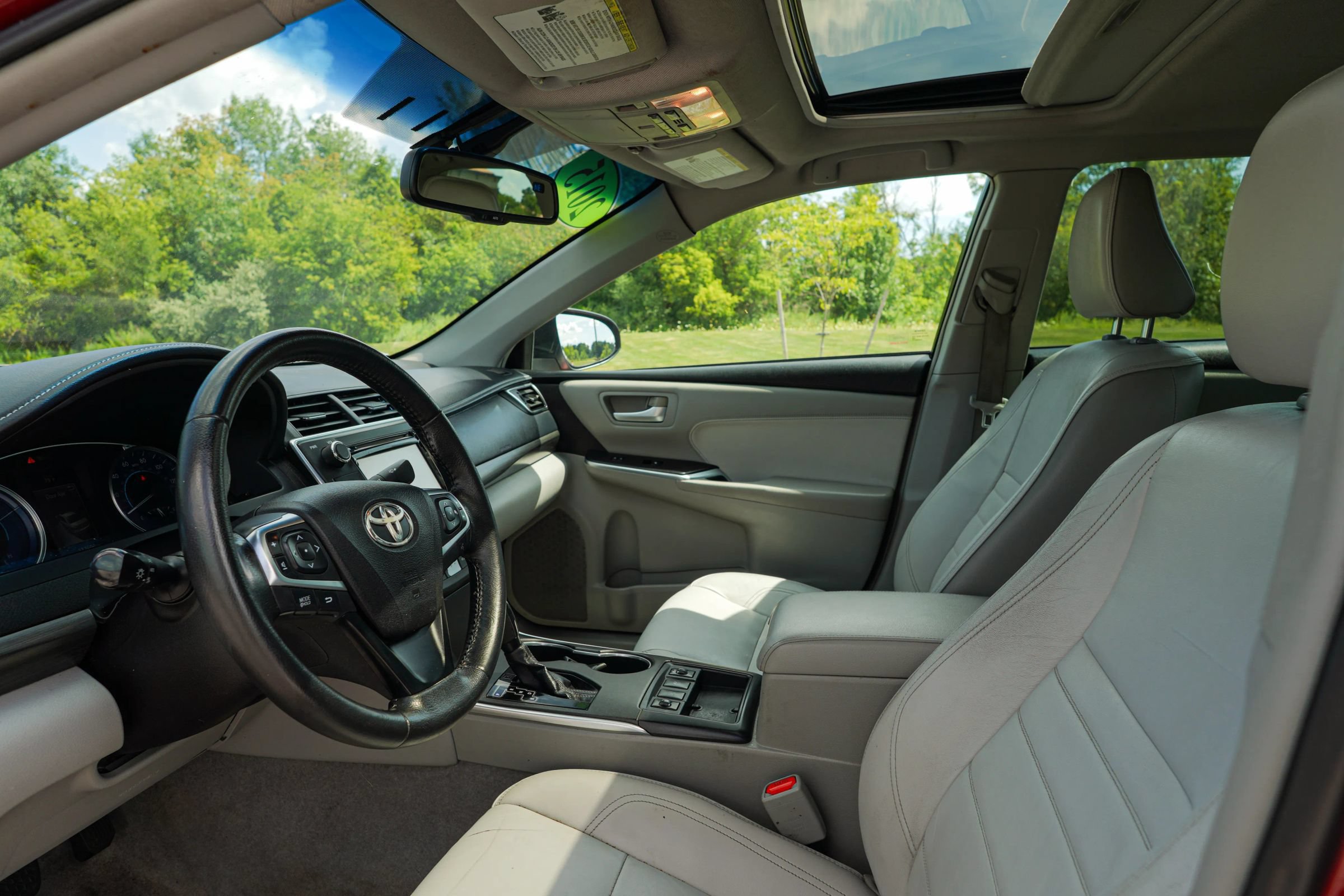 Used 2015 Toyota Camry XLE w/ Moonroof Package FWD image 10