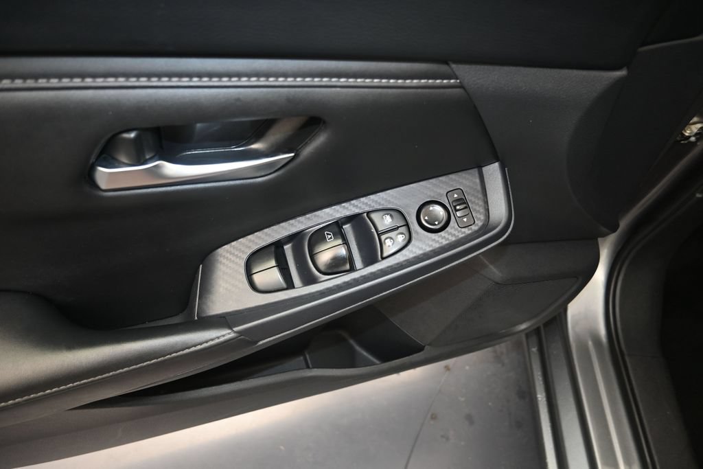 Used 2024 Nissan Sentra SV FWD image 11