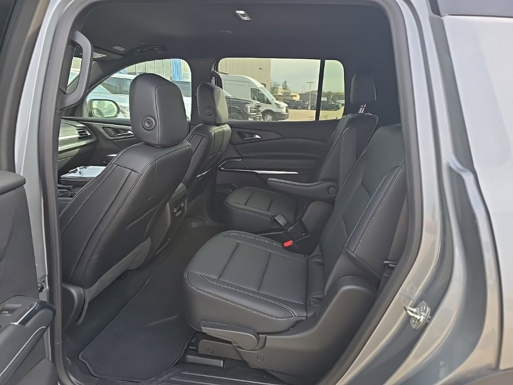 Used 2026 Chevrolet Traverse LT AWD/4WD image 16