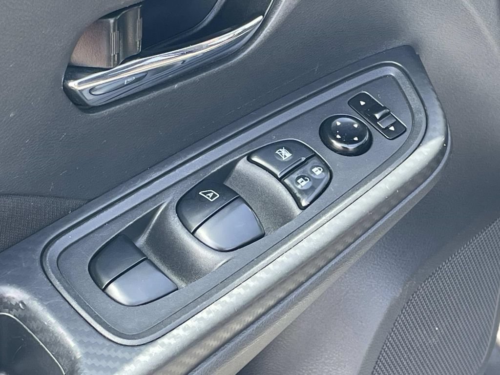 Used 2022 Nissan Versa SV FWD image 15