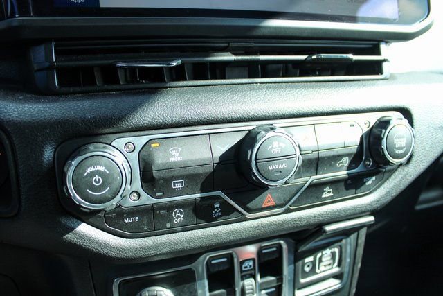 Used 2025 Jeep Wrangler Sport image 19