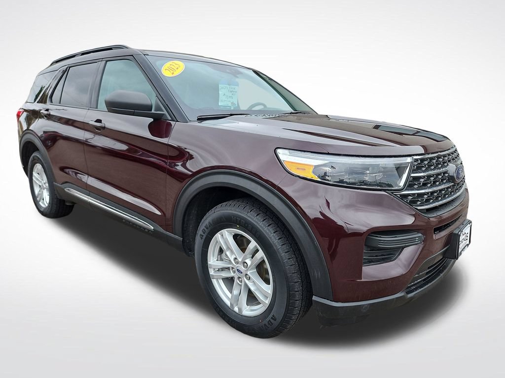 Used 2023 Ford Explorer XLT AWD/4WD image 7