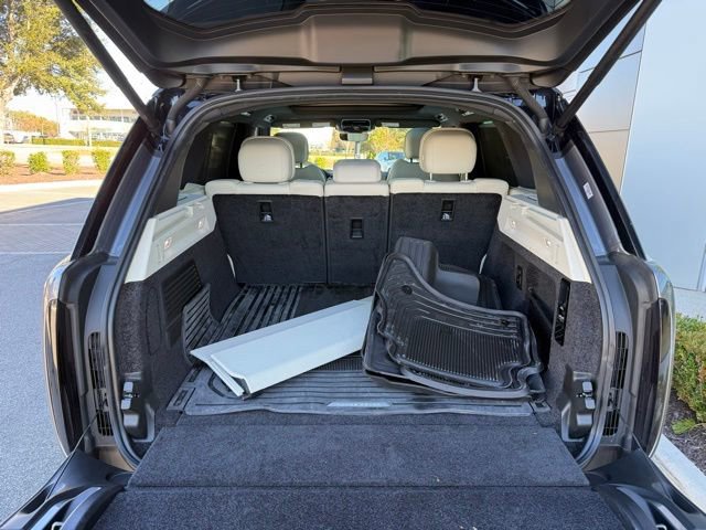 Certified 2024 Land Rover Range Rover SE image 33