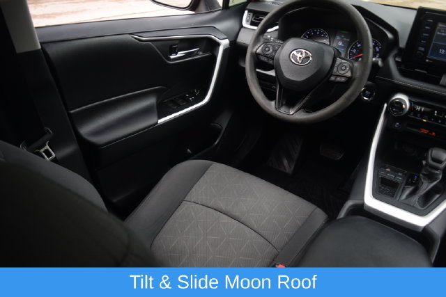Used 2020 Toyota RAV4 XLE w/ Convenience Package FWD image 2