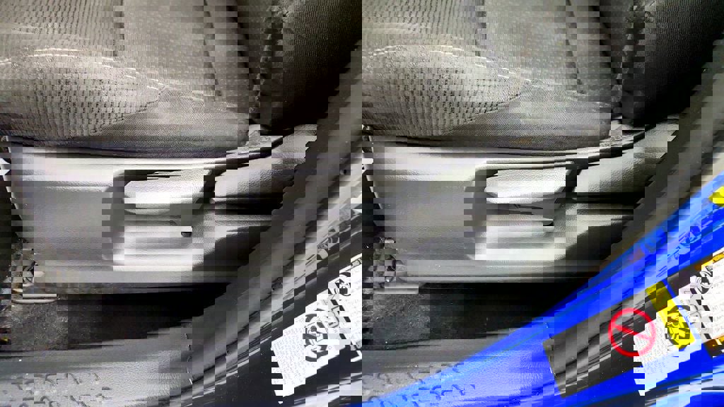 Used 2019 Toyota C-HR LE FWD image 11