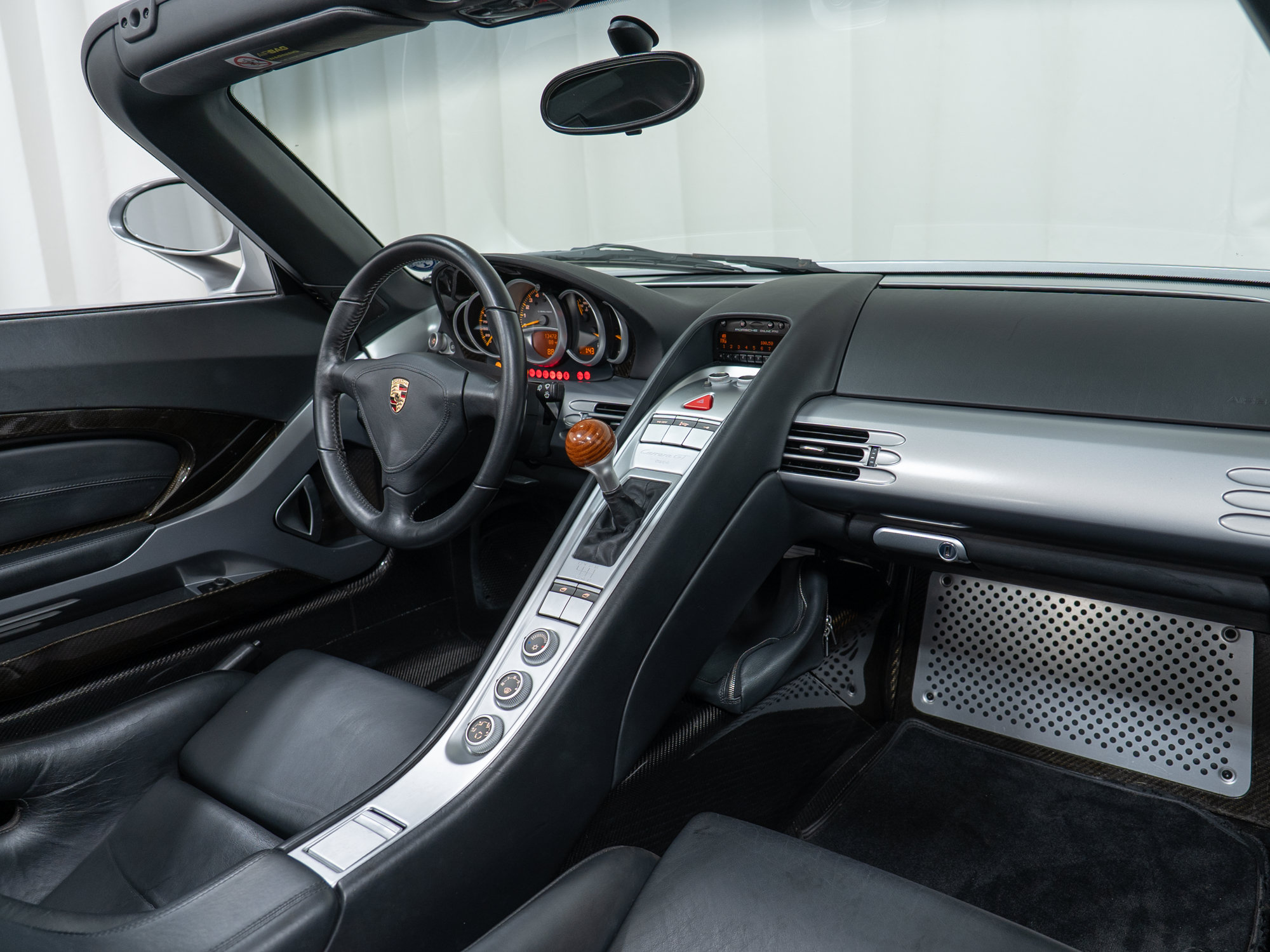 Used 2005 Porsche Carrera GT RWD image 28