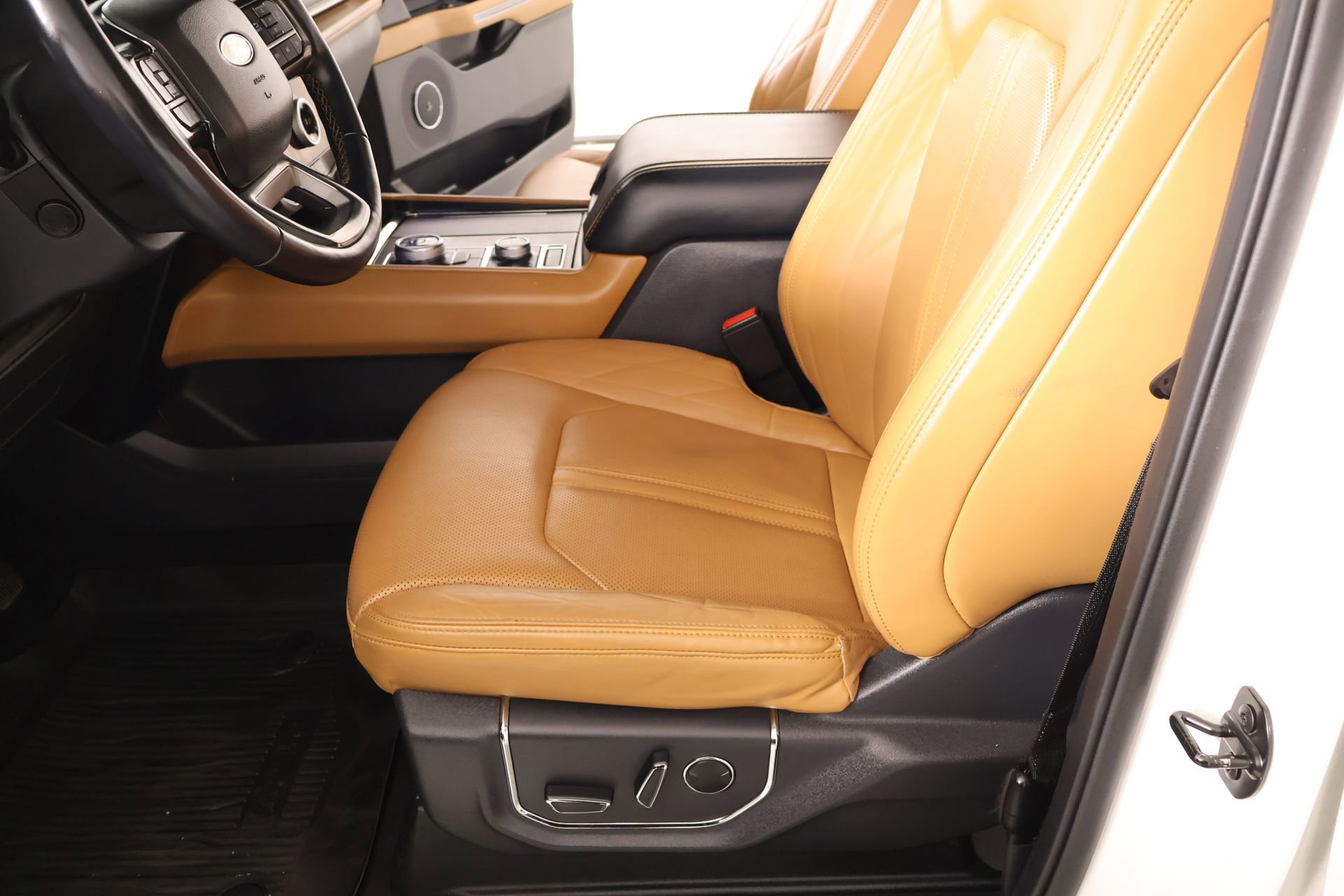 Used 2024 Ford Expedition Platinum AWD/4WD image 12