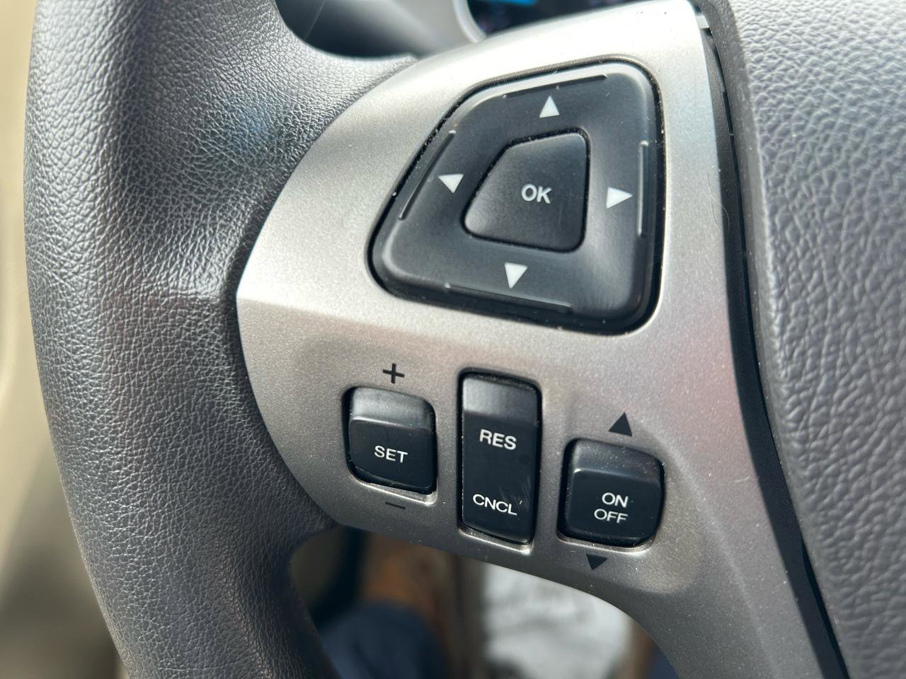 Used 2017 Ford Taurus SE FWD image 18