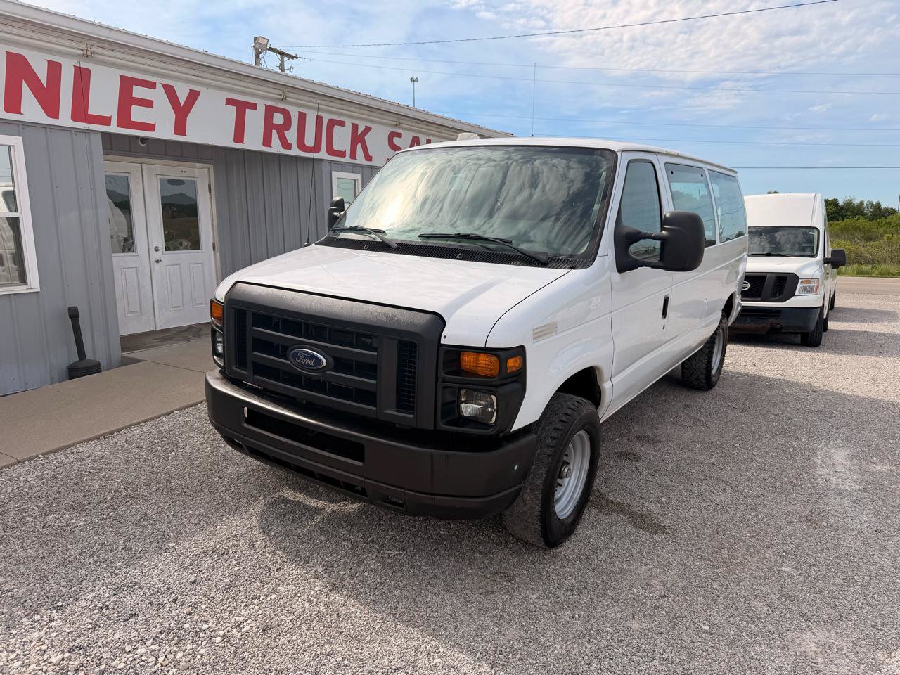 Used 2012 Ford E-350 and Econoline 350 Super Duty w/ Insulation Pkg RWD image 3
