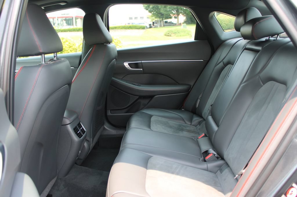Used 2022 Hyundai Sonata SEL Plus w/ Preferred Accessory Package FWD image 12