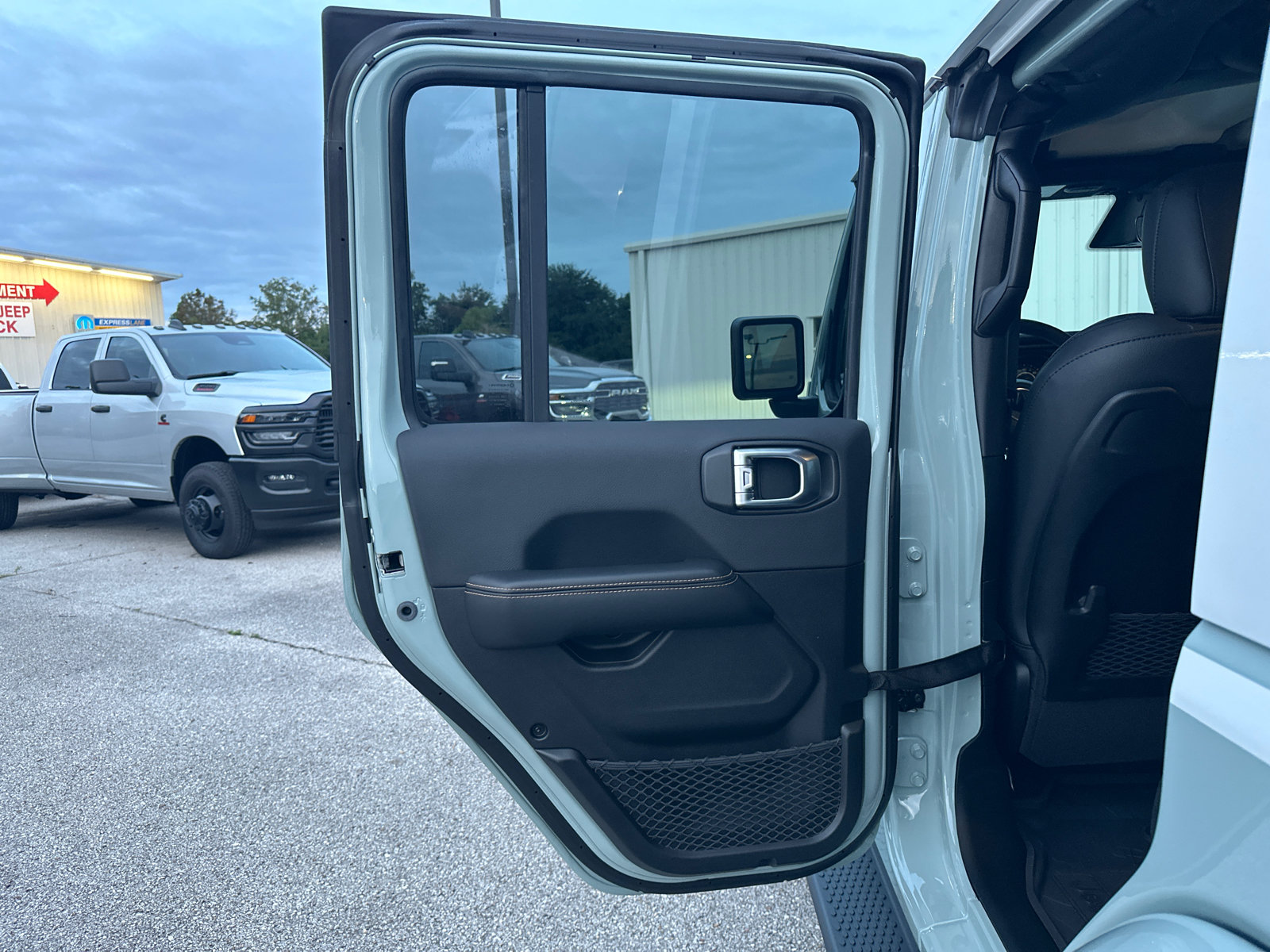 New 2027 Jeep Wrangler Unlimited Sahara AWD/4WD image 13