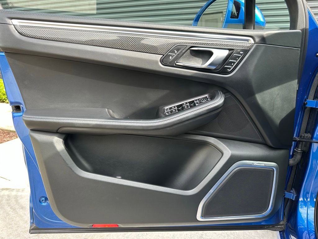 Certified 2018 Porsche Macan Turbo AWD/4WD image 16