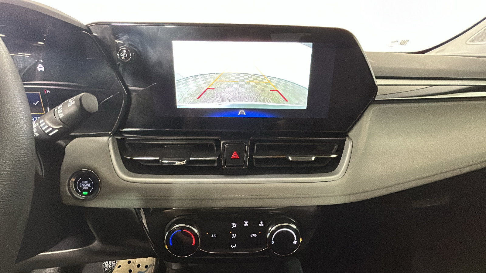 Used 2025 Chevrolet TrailBlazer LT FWD image 28