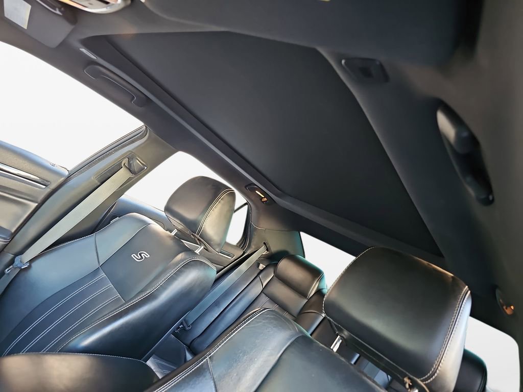 Used 2018 Chrysler 300 S w/ 300S Premium Group RWD image 19