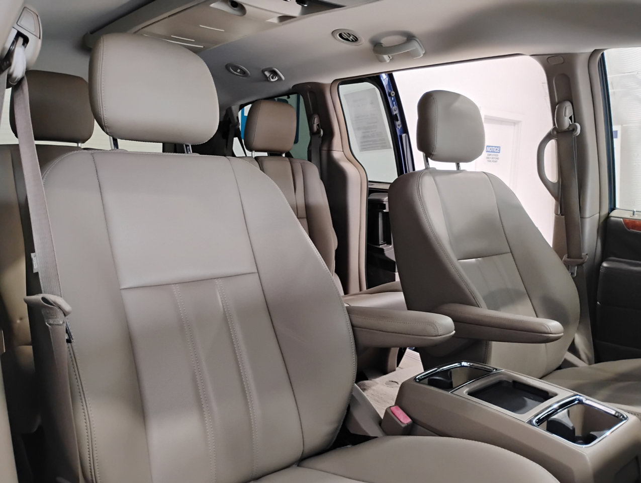 Used 2016 Chrysler Town & Country Touring image 79