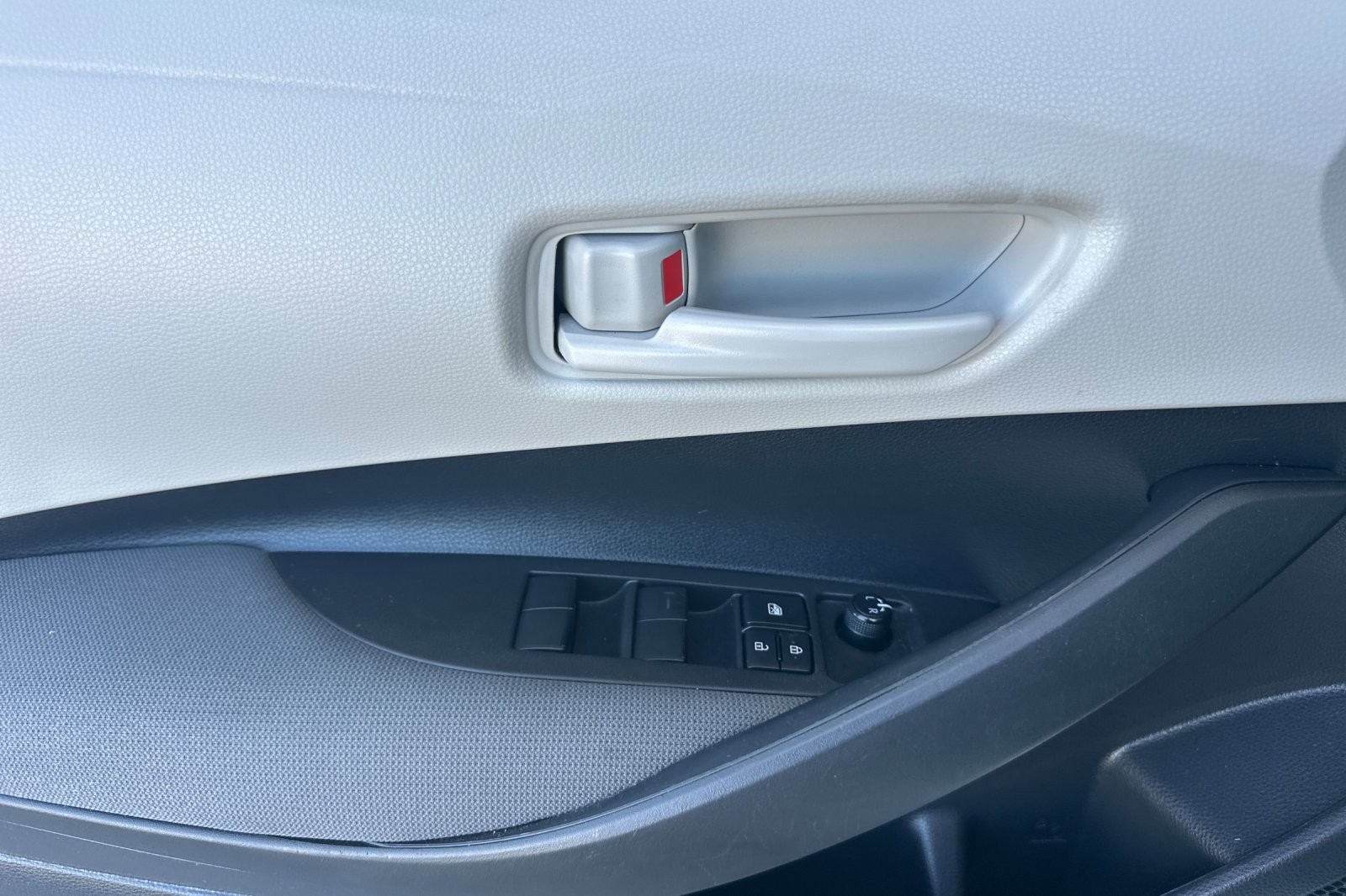 Used 2023 Toyota Corolla LE FWD image 11