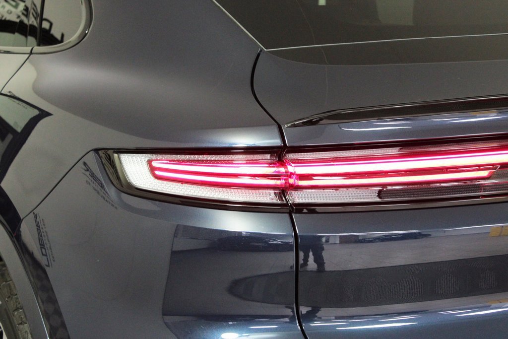 Used 2025 Porsche Cayenne Coupe image 12