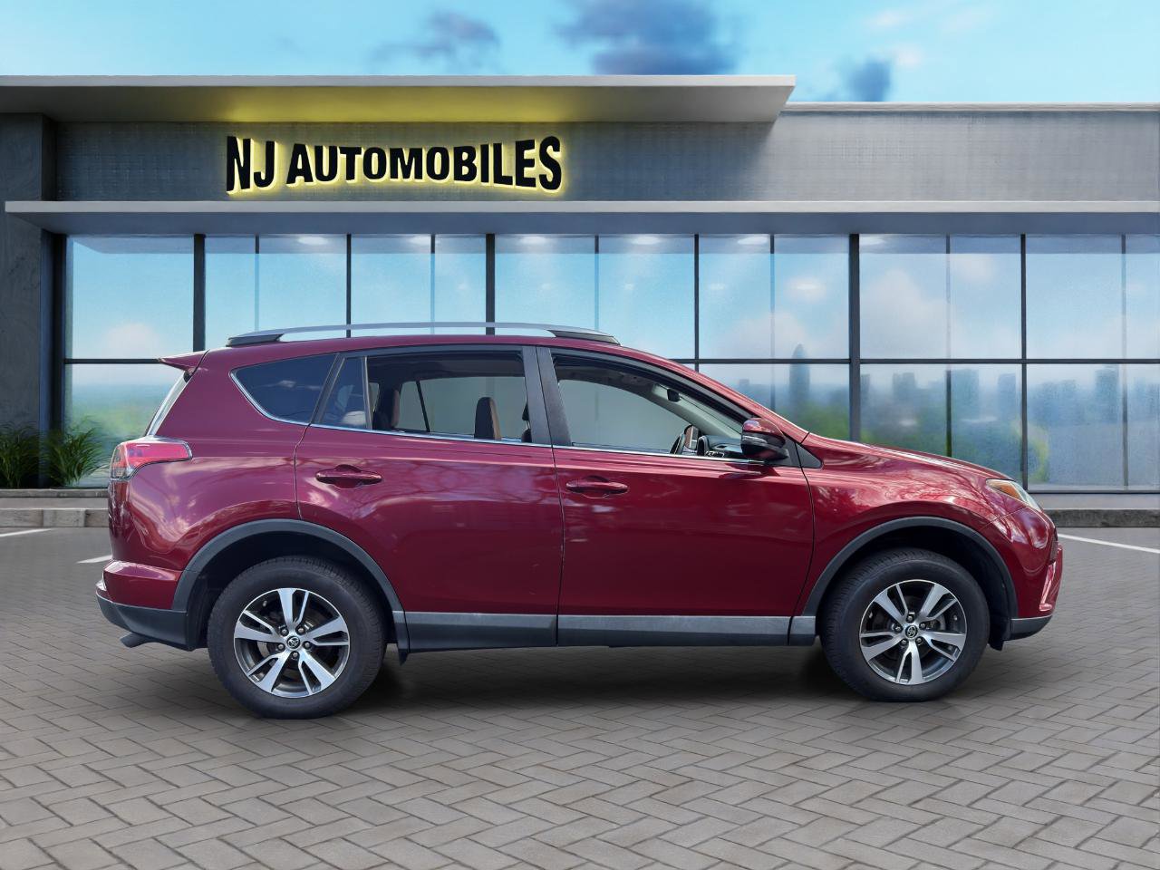 Used 2018 Toyota RAV4 XLE FWD image 8