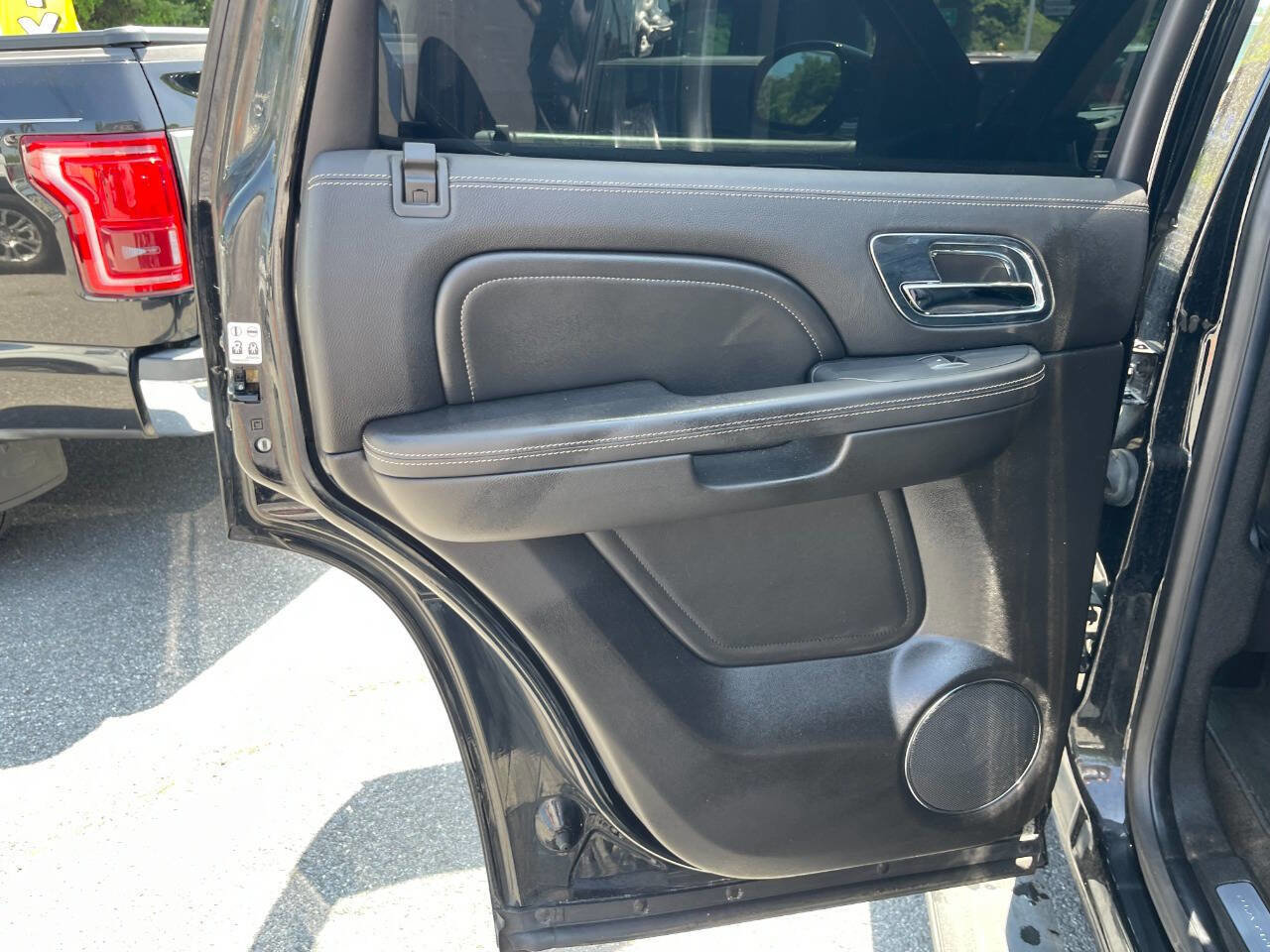 Used 2014 Cadillac Escalade Platinum image 23