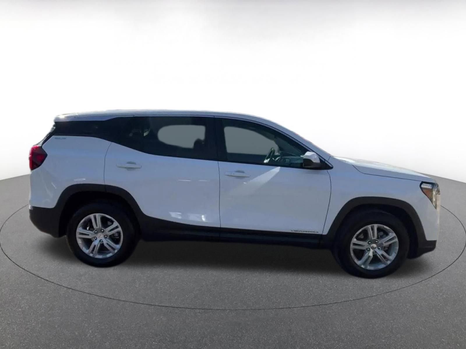 Used 2024 GMC Terrain SLE image 16