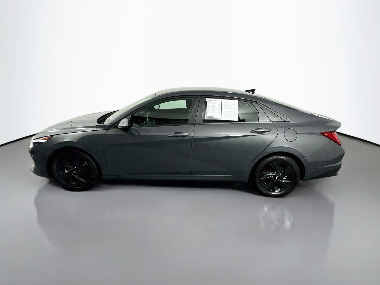 Used 2023 Hyundai Elantra Blue FWD image 4