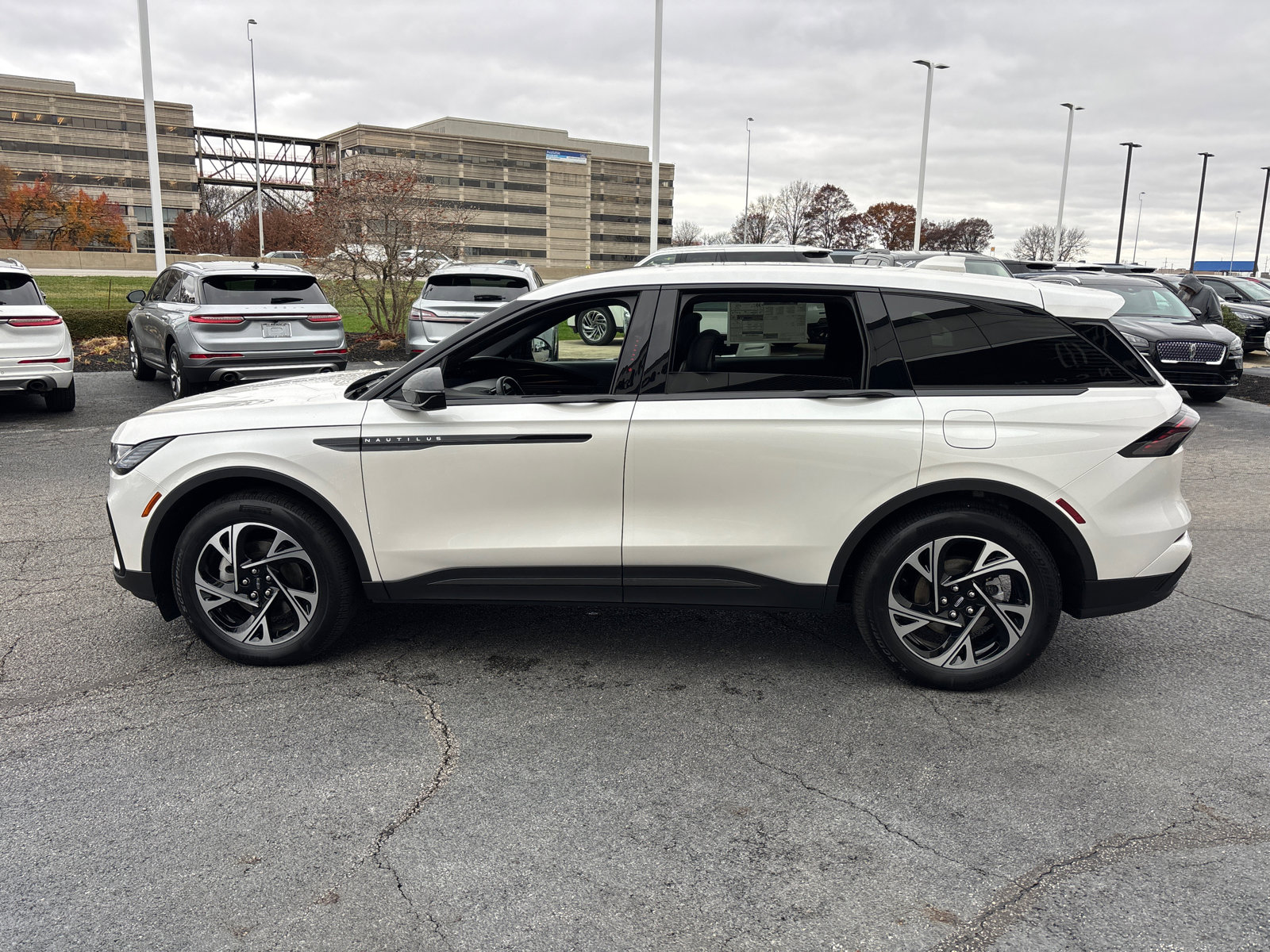 New 2025 Lincoln Nautilus Premier w/ Equipment Group 102A image 4