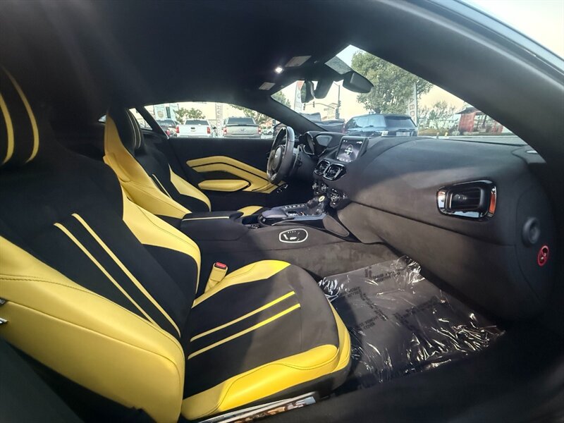 Used 2020 Aston Martin V8 Vantage Coupe RWD image 30