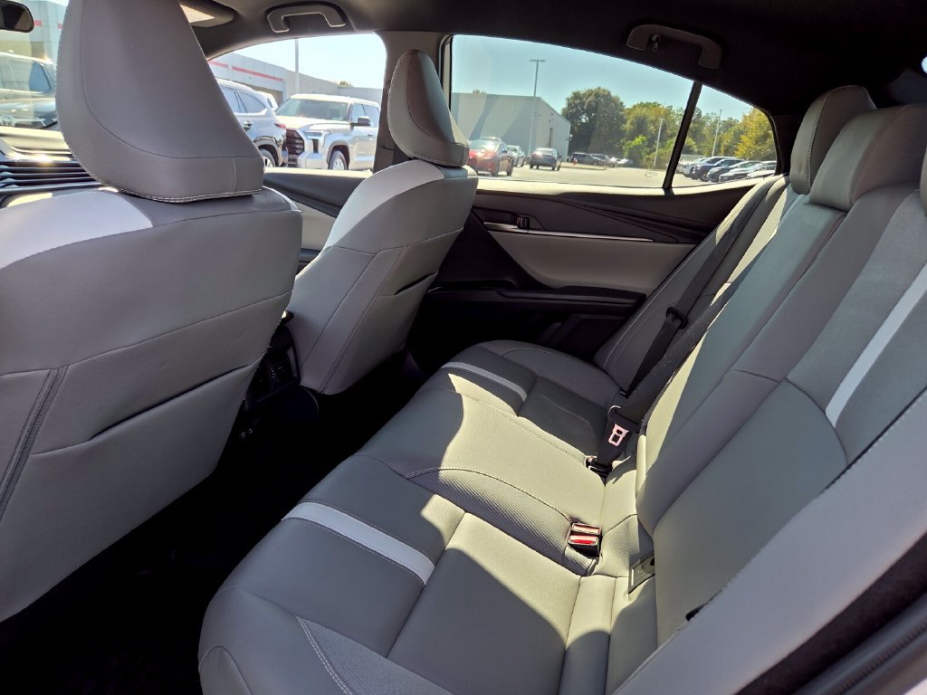 Used 2025 Toyota Camry SE FWD image 6