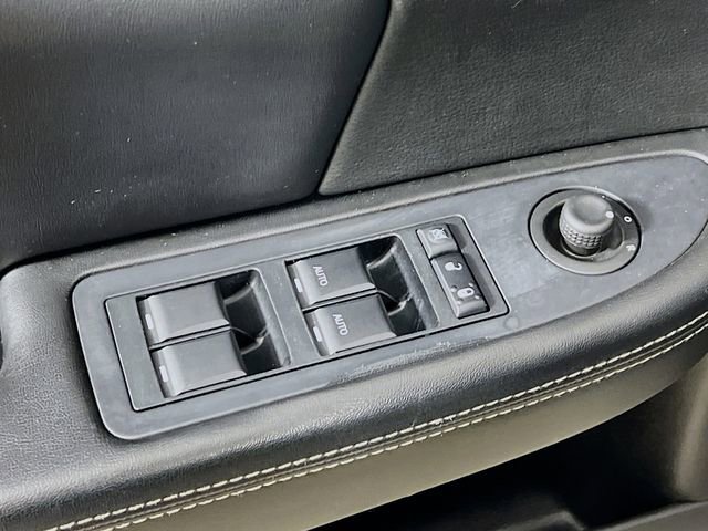 Used 2011 Chrysler 200 Limited image 9