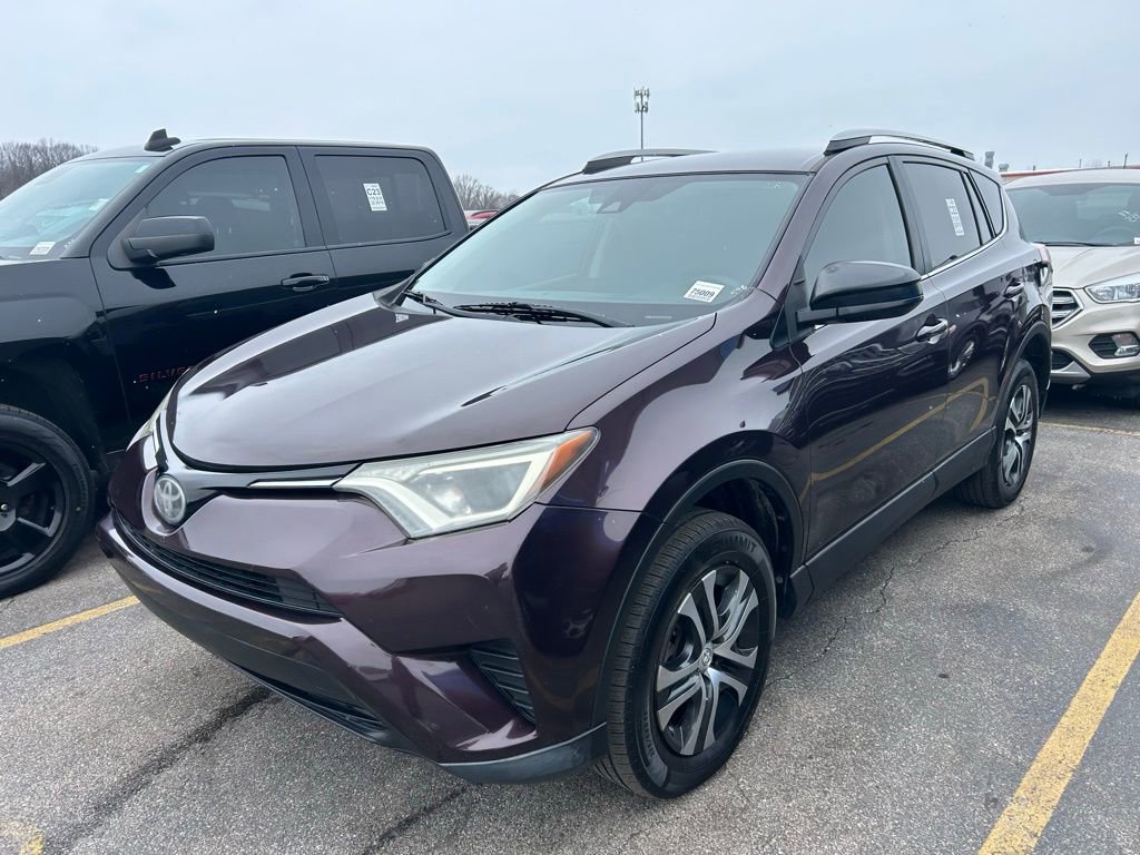 Used 2018 Toyota RAV4 LE image 2